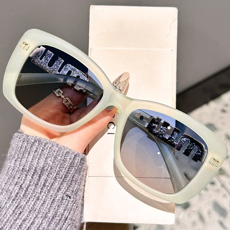 Elegant Cat-Eye Sunglasses – UV400 Polarized, Face-Slimming Chic